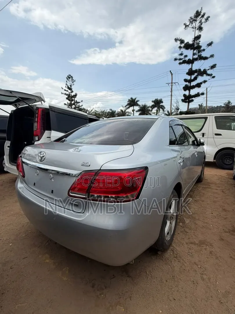 Toyota Premio 2016 Silver