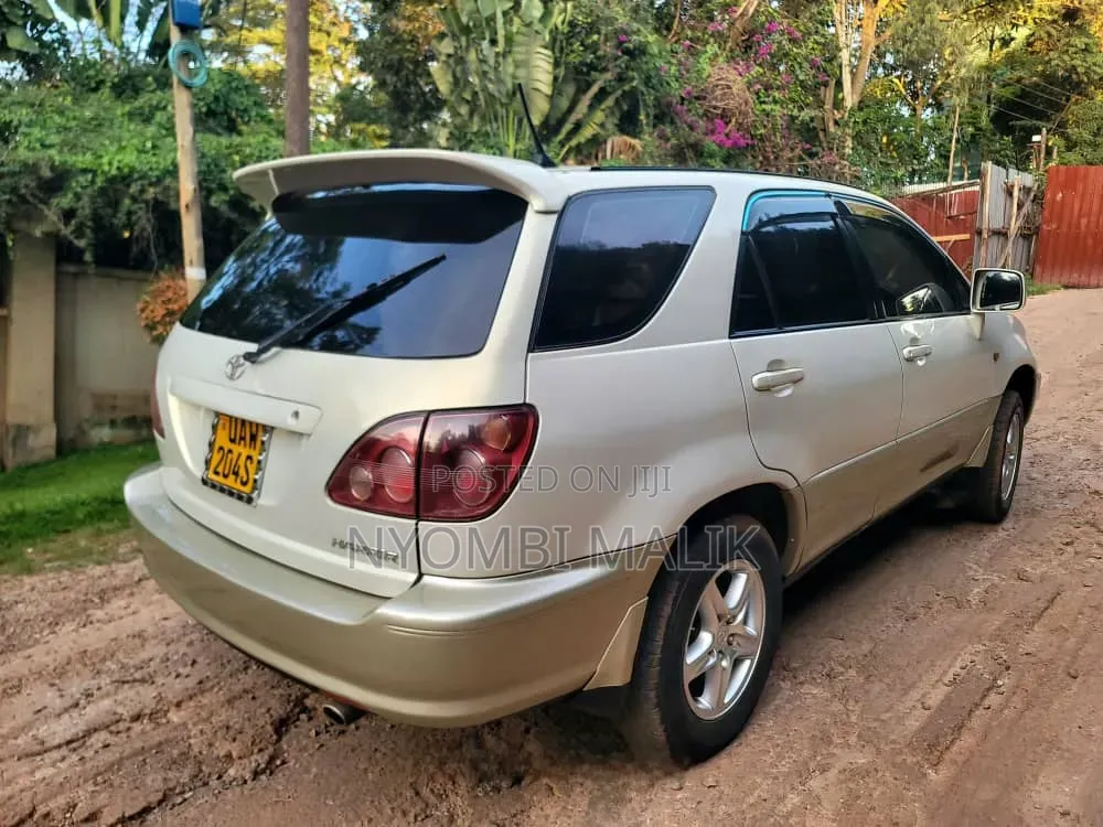 Toyota Harrier 2004 White
