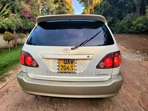 Toyota Harrier 2004 White