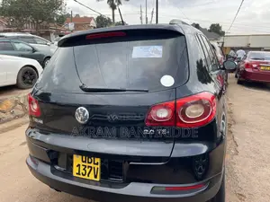 Volkswagen Tiguan 2010 Black