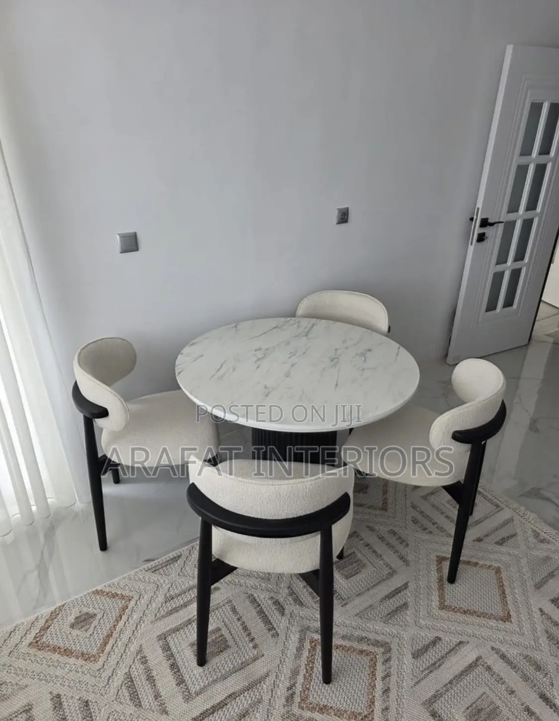 Beautiful 4-Seater Round Marble Dining Set