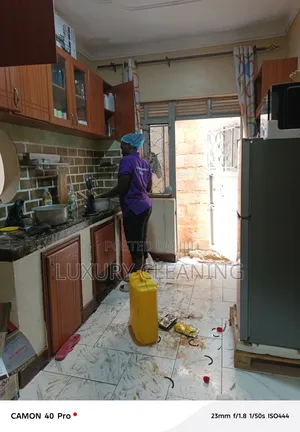 Kitchen Detailed Cleaning