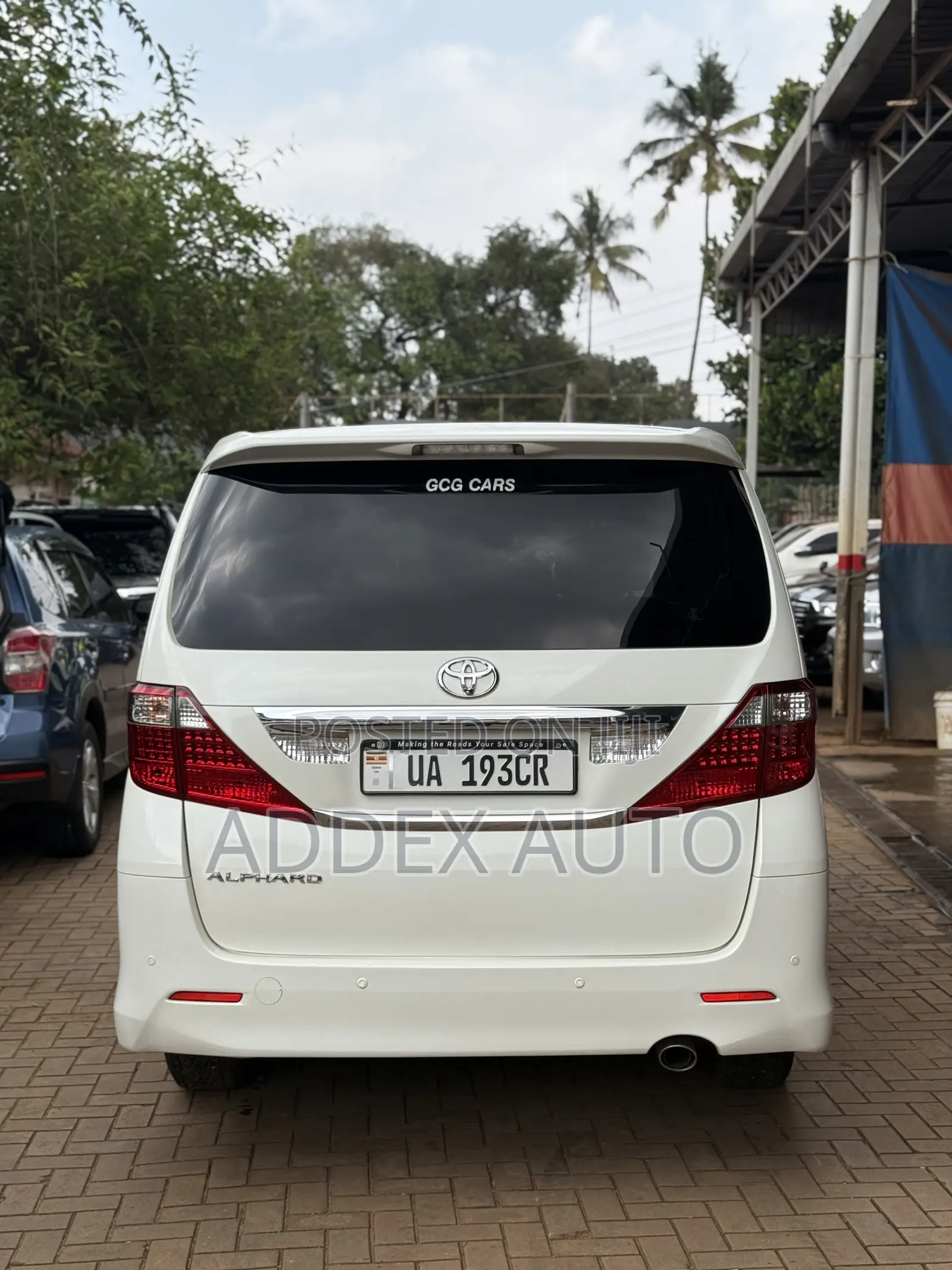 Toyota Alphard 2.4 Petrol AWD 2011 White