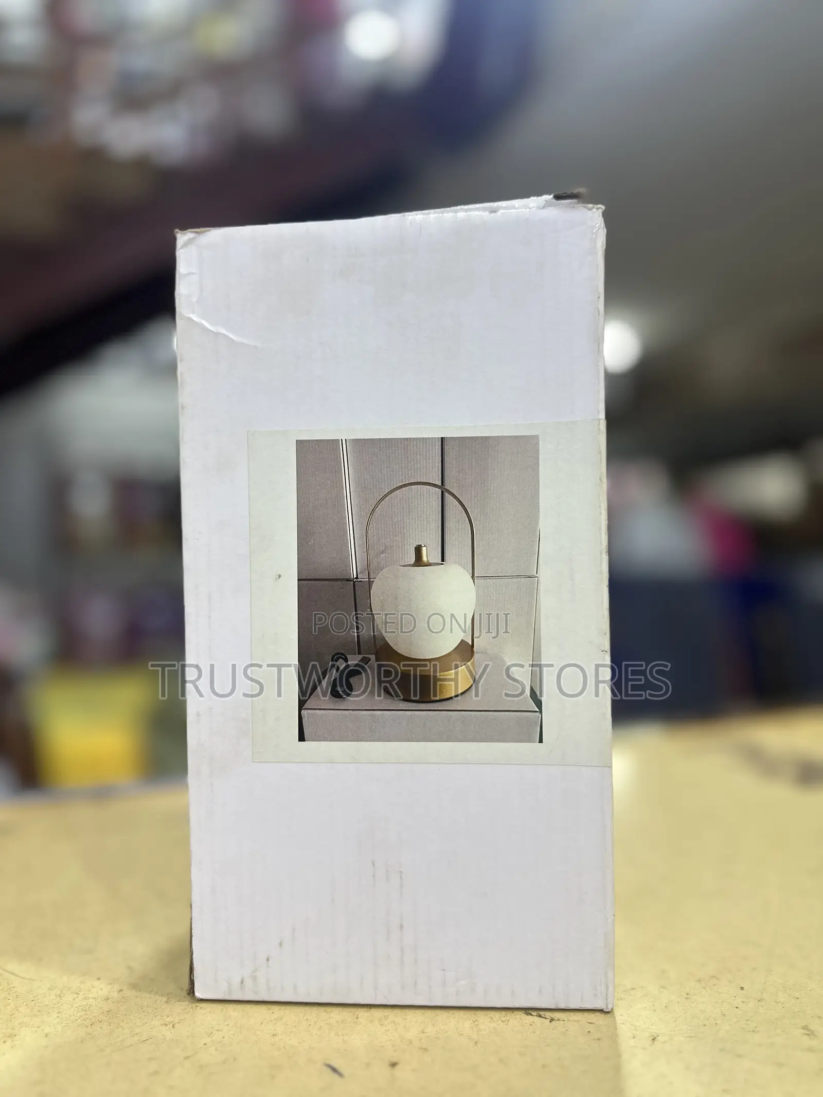 Rechargeable Table Lamp Changes Color
