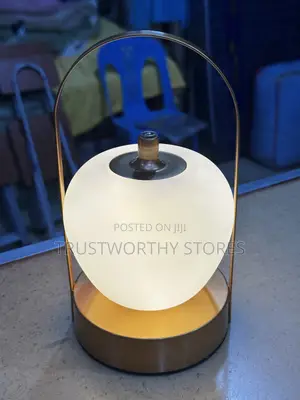 Rechargeable Table Lamp Changes Color