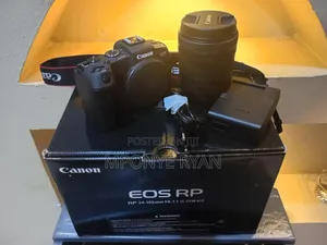 Canon Eos R With Rf 24-105mm Lenz