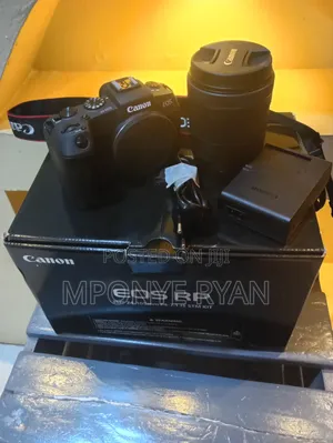Canon Eos R With Rf 24-105mm Lenz
