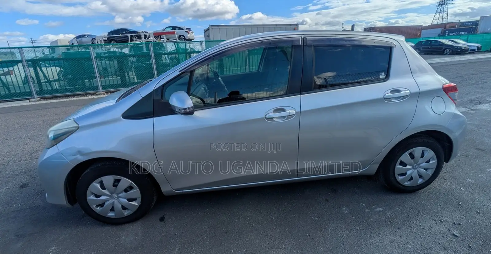 Toyota Vitz 1.0 FWD 5dr 2011 Silver