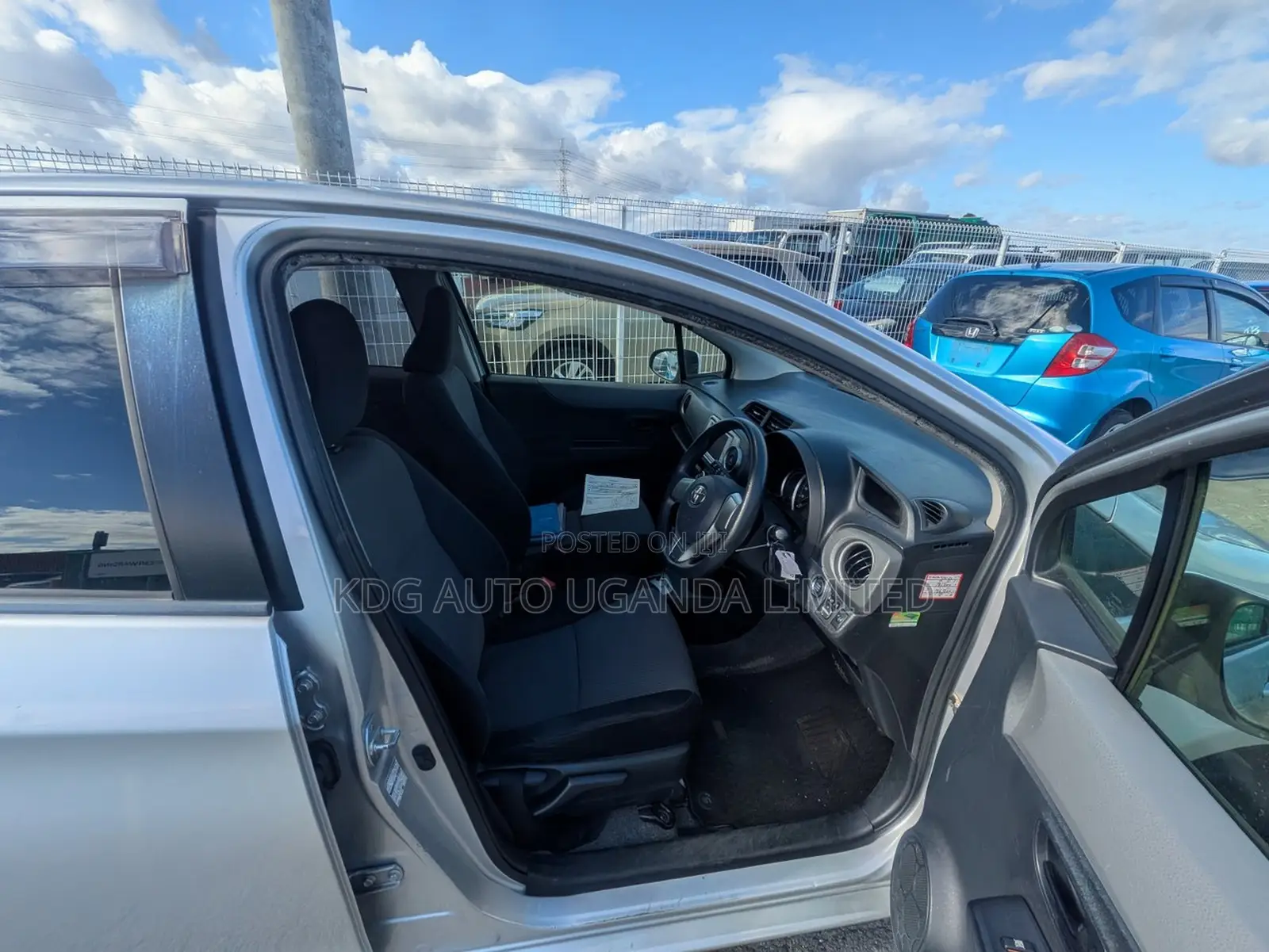 Toyota Vitz 1.0 FWD 5dr 2011 Silver