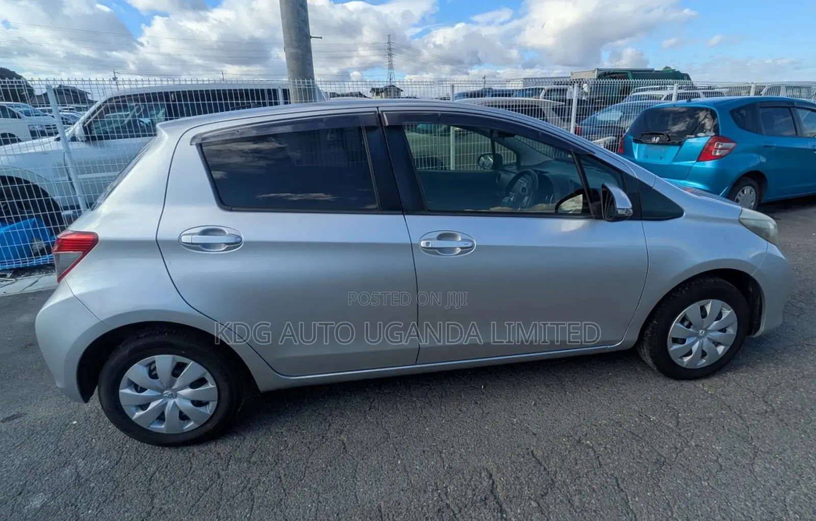 Toyota Vitz 1.0 FWD 5dr 2011 Silver