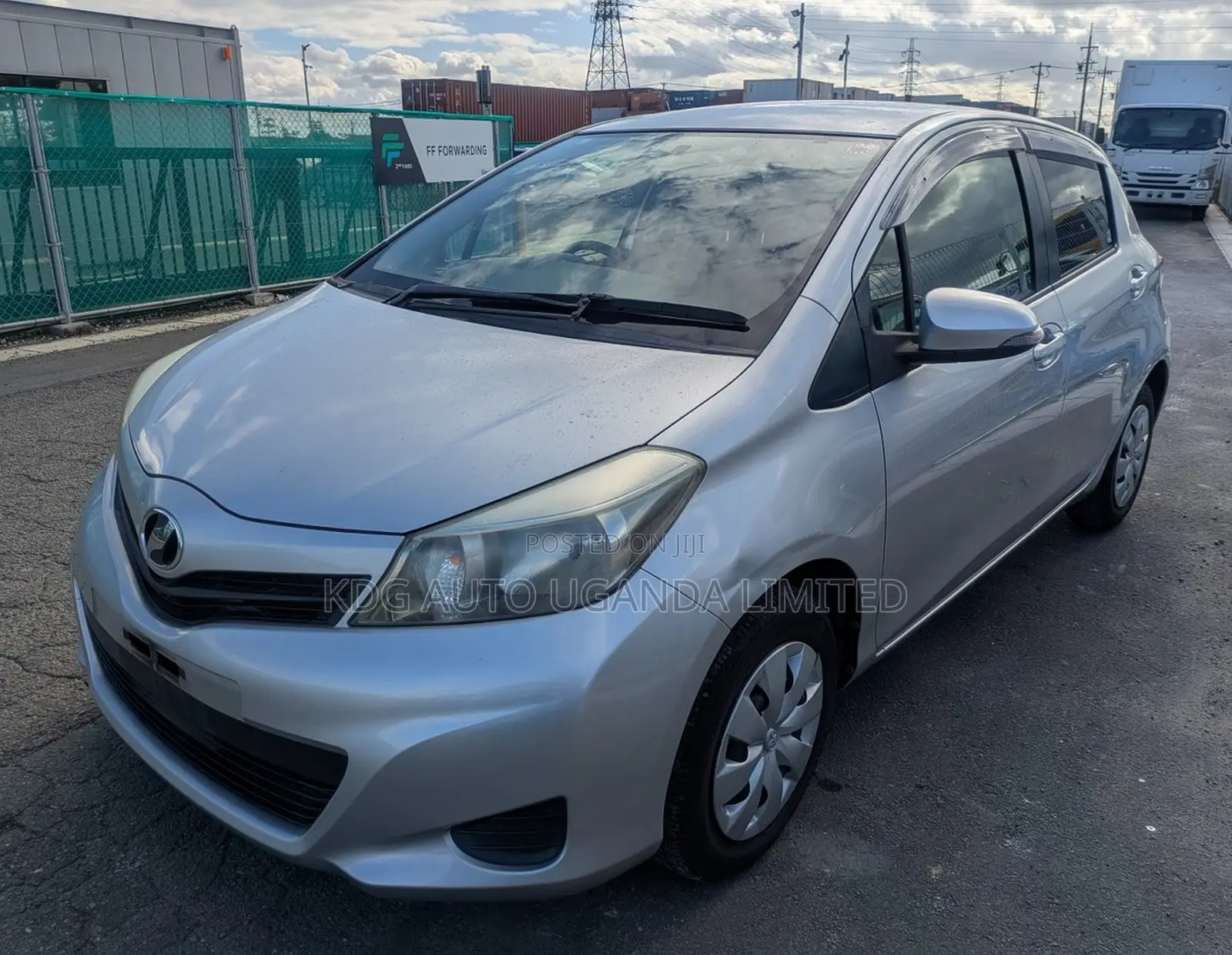 Toyota Vitz 1.0 FWD 5dr 2011 Silver