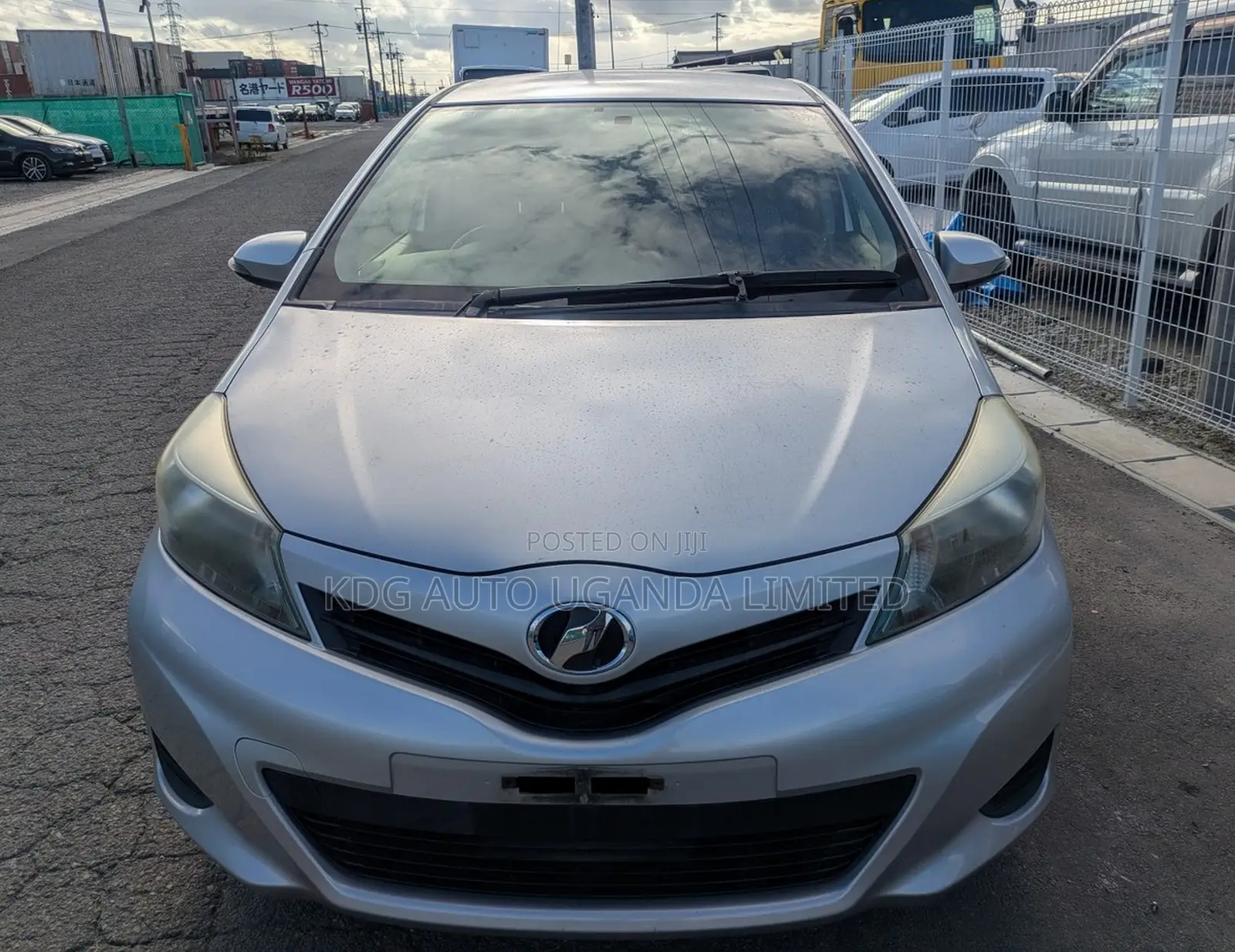 Toyota Vitz 1.0 FWD 5dr 2011 Silver