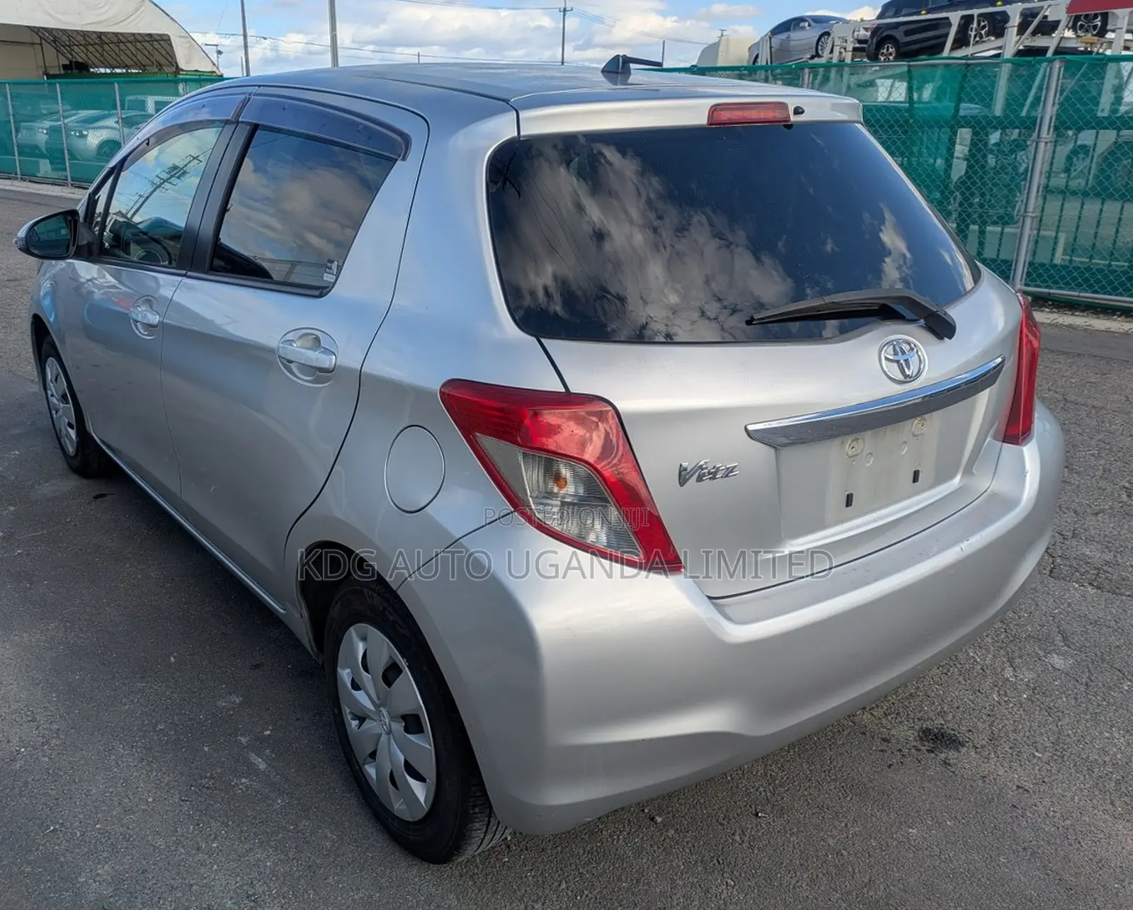 Toyota Vitz 1.0 FWD 5dr 2011 Silver
