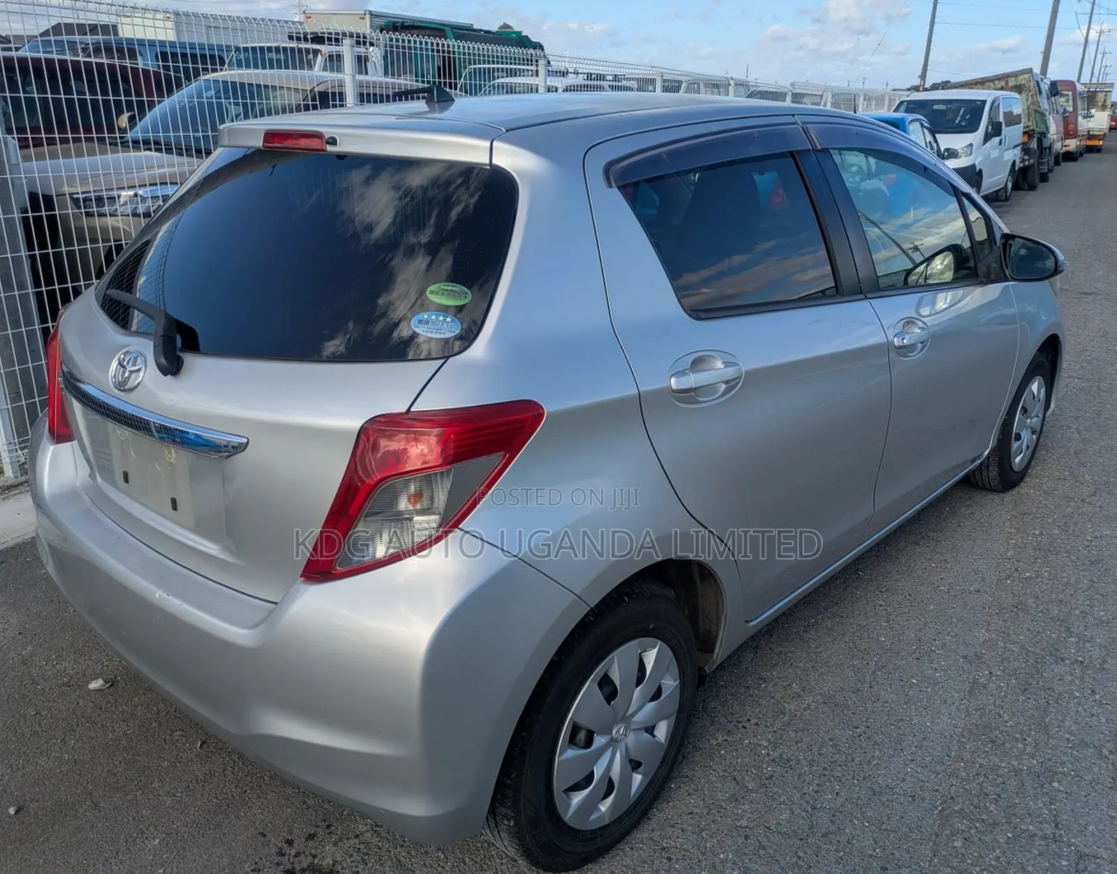 Toyota Vitz 1.0 FWD 5dr 2011 Silver
