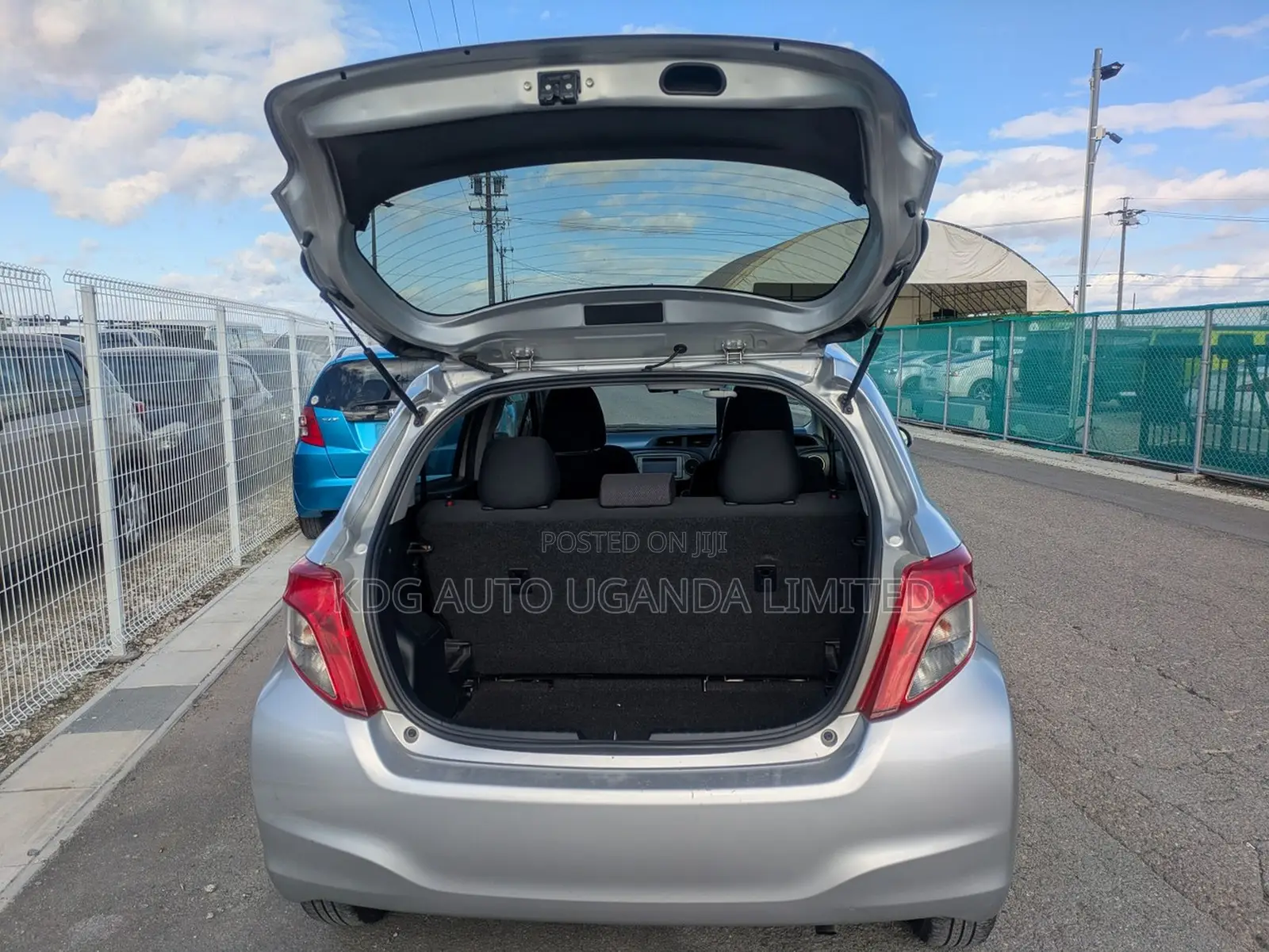Toyota Vitz 1.0 FWD 5dr 2011 Silver