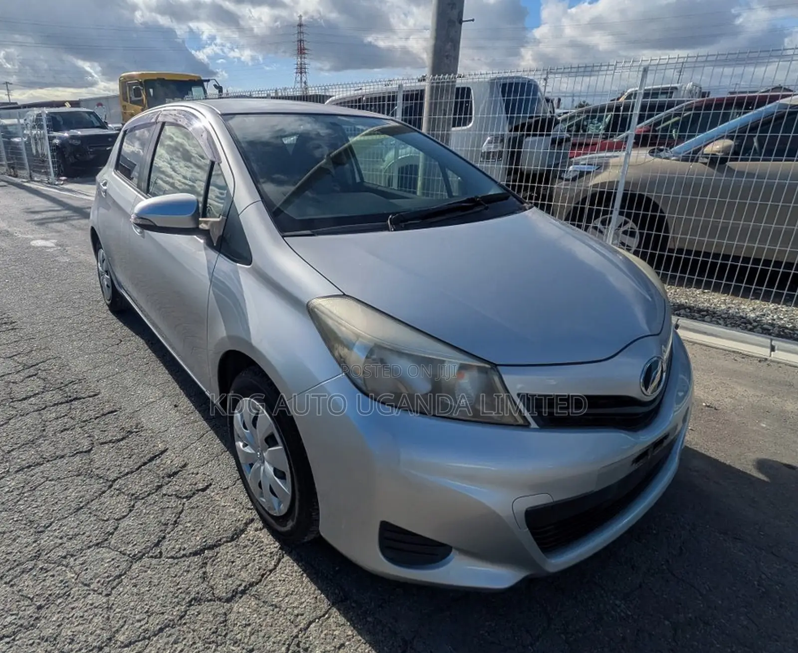 Toyota Vitz 1.0 FWD 5dr 2011 Silver