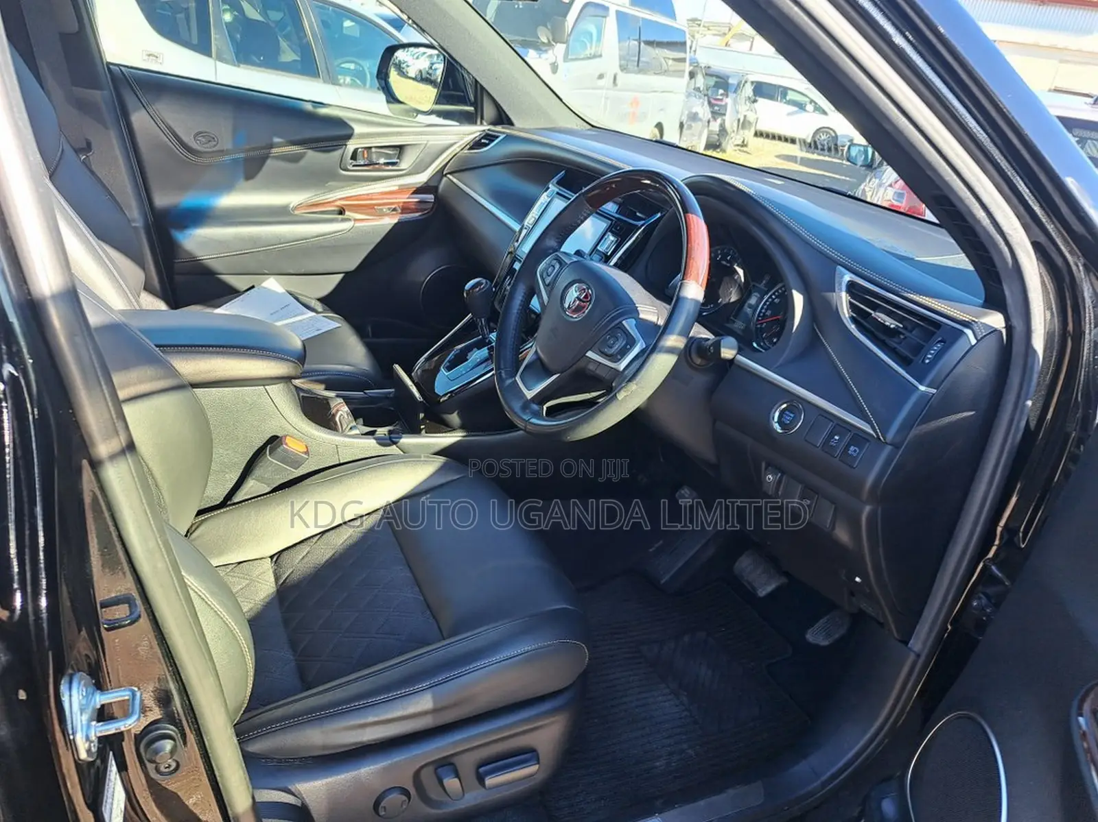 Toyota Harrier 2.0 2017 Black