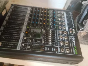 Rokit Pro Fx8v2 Mixer