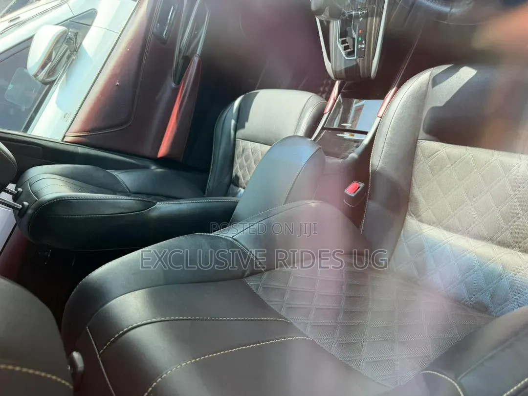 Toyota Harrier 2.0 4WD 2016 Silver