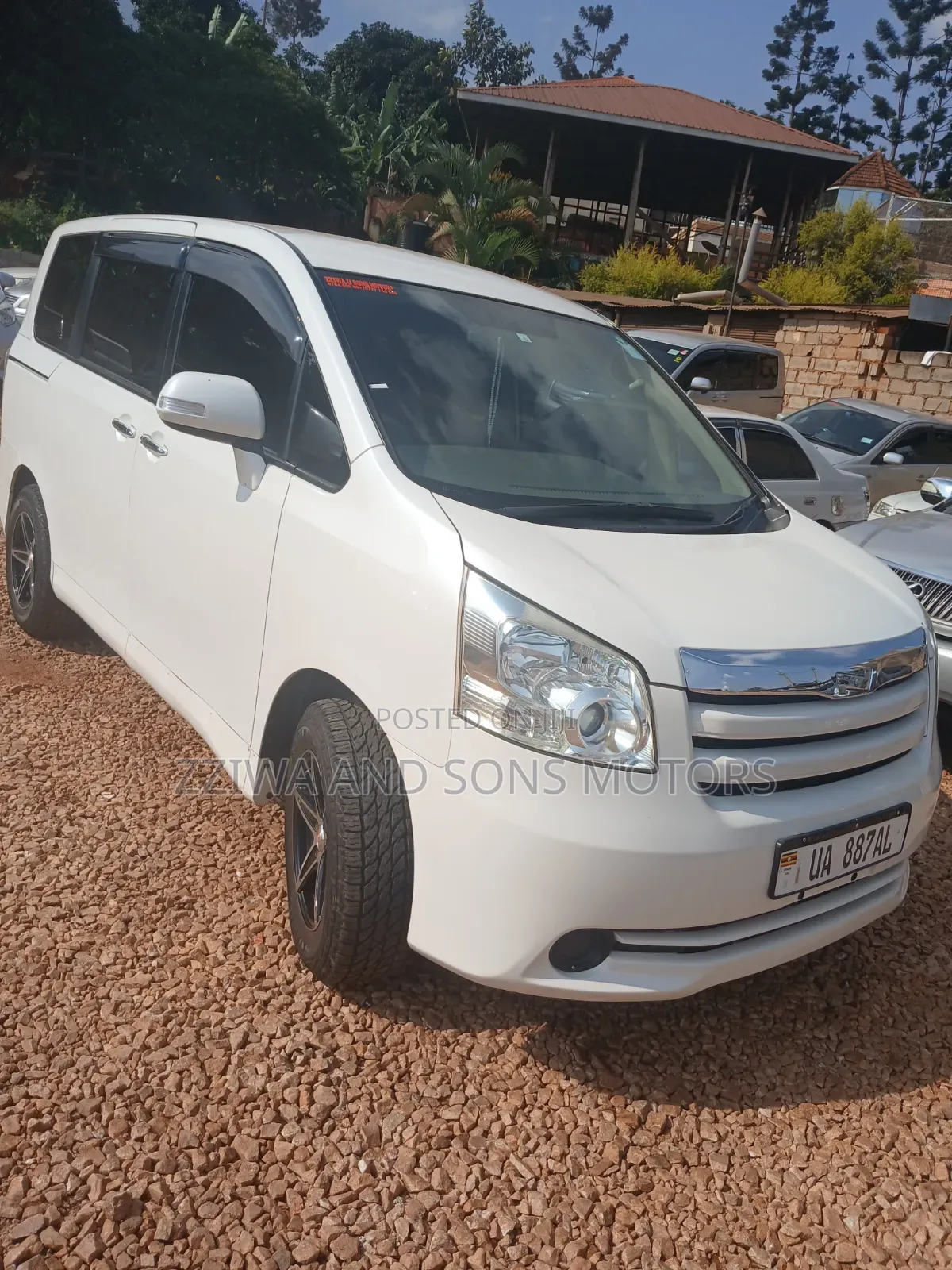 Toyota Noah 2014 White