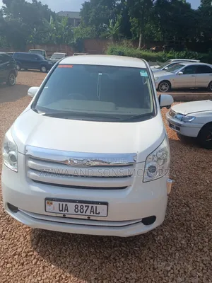 Toyota Noah 2014 White