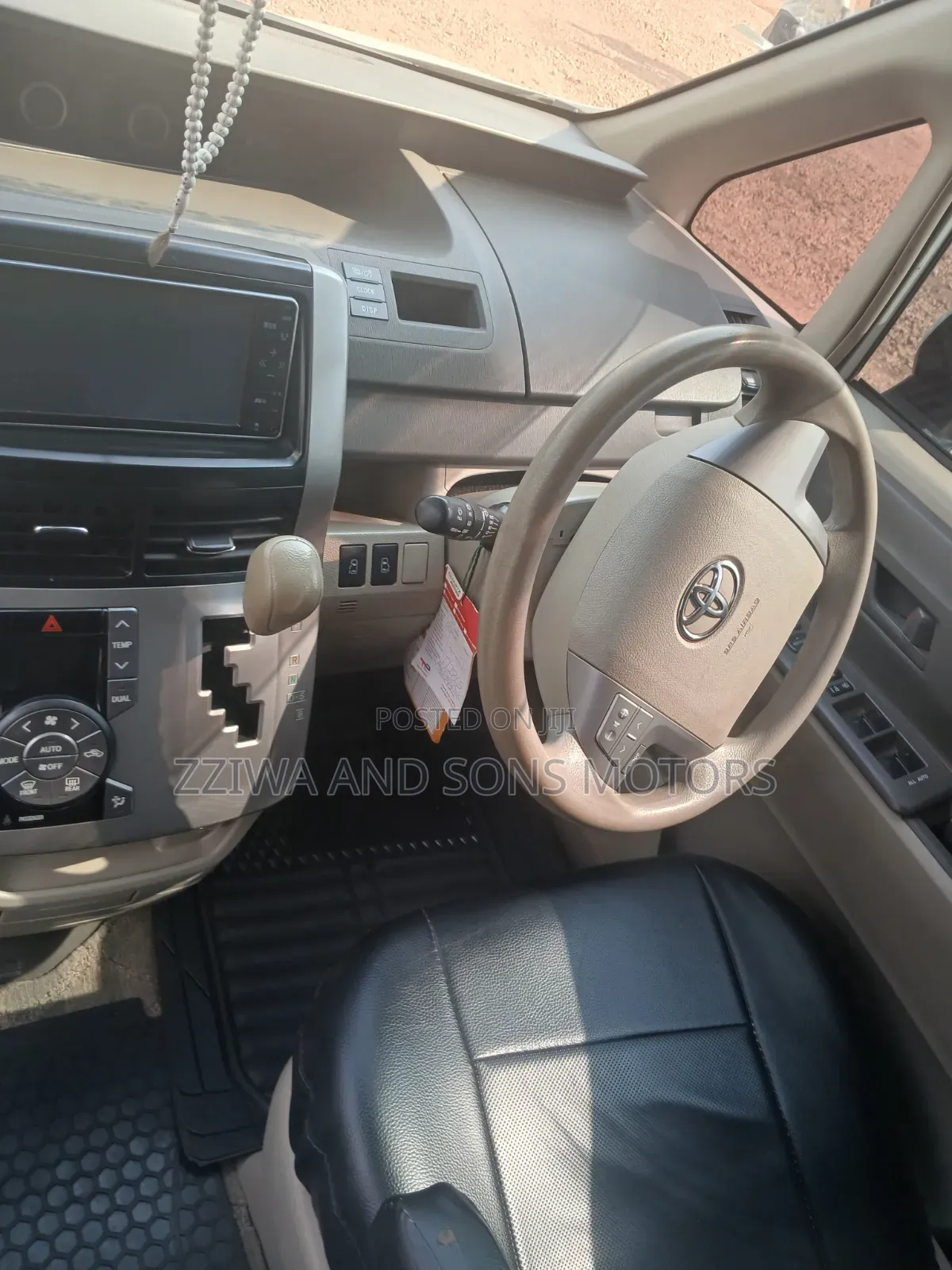 Toyota Noah 2014 White