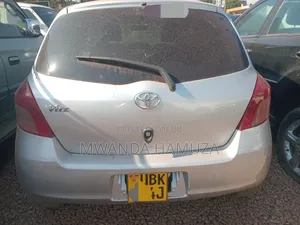 Toyota Vitz 2008 Silver