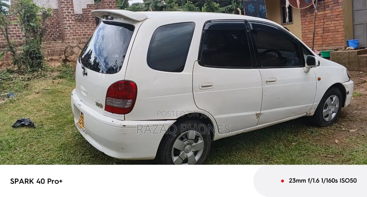 Toyota Corolla Spacio 2000 White