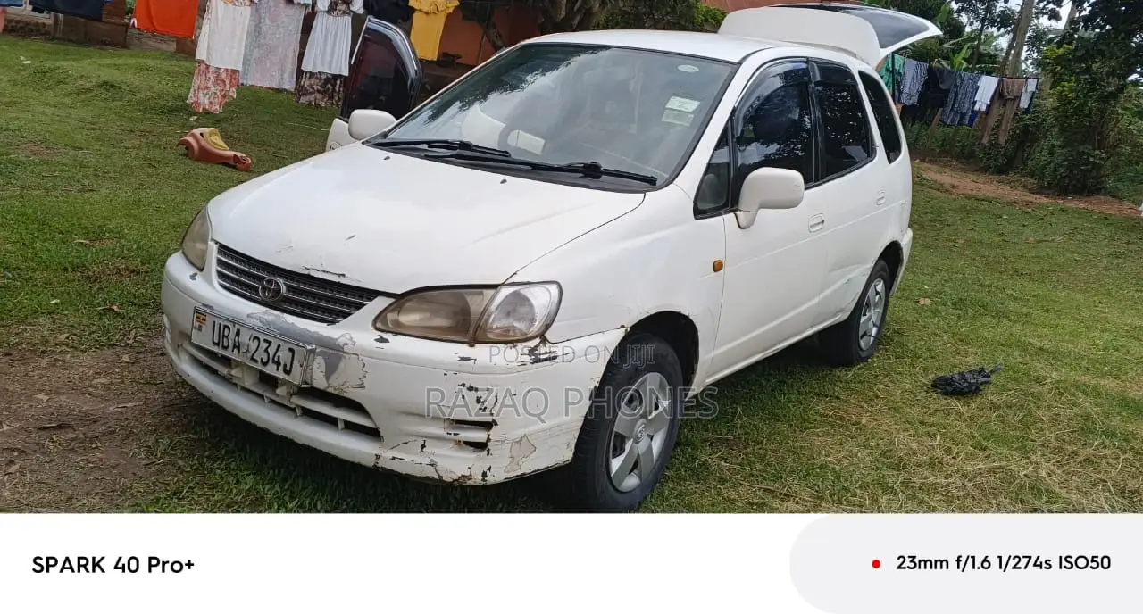 Toyota Corolla Spacio 2000 White