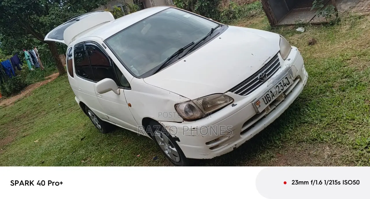 Toyota Corolla Spacio 2000 White