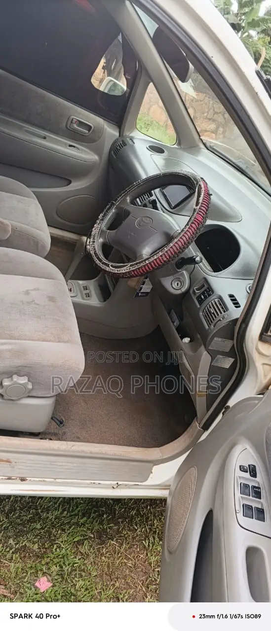 Toyota Corolla Spacio 2000 White