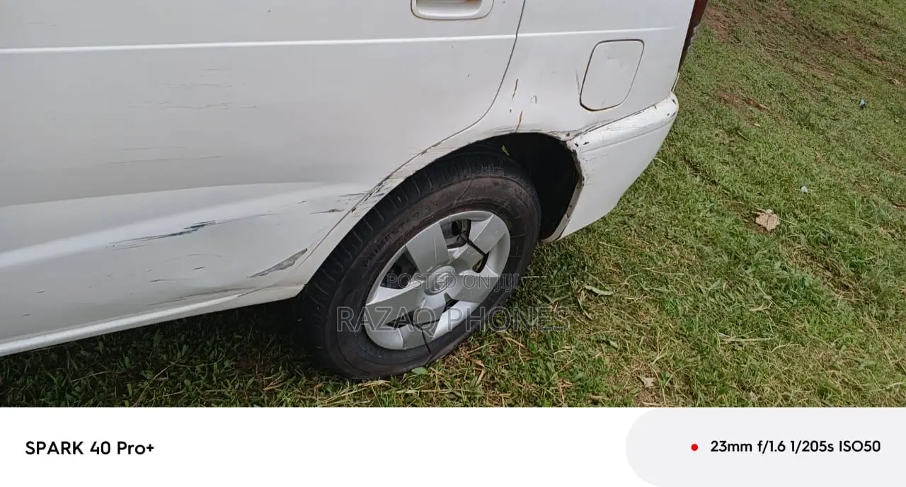Toyota Corolla Spacio 2000 White
