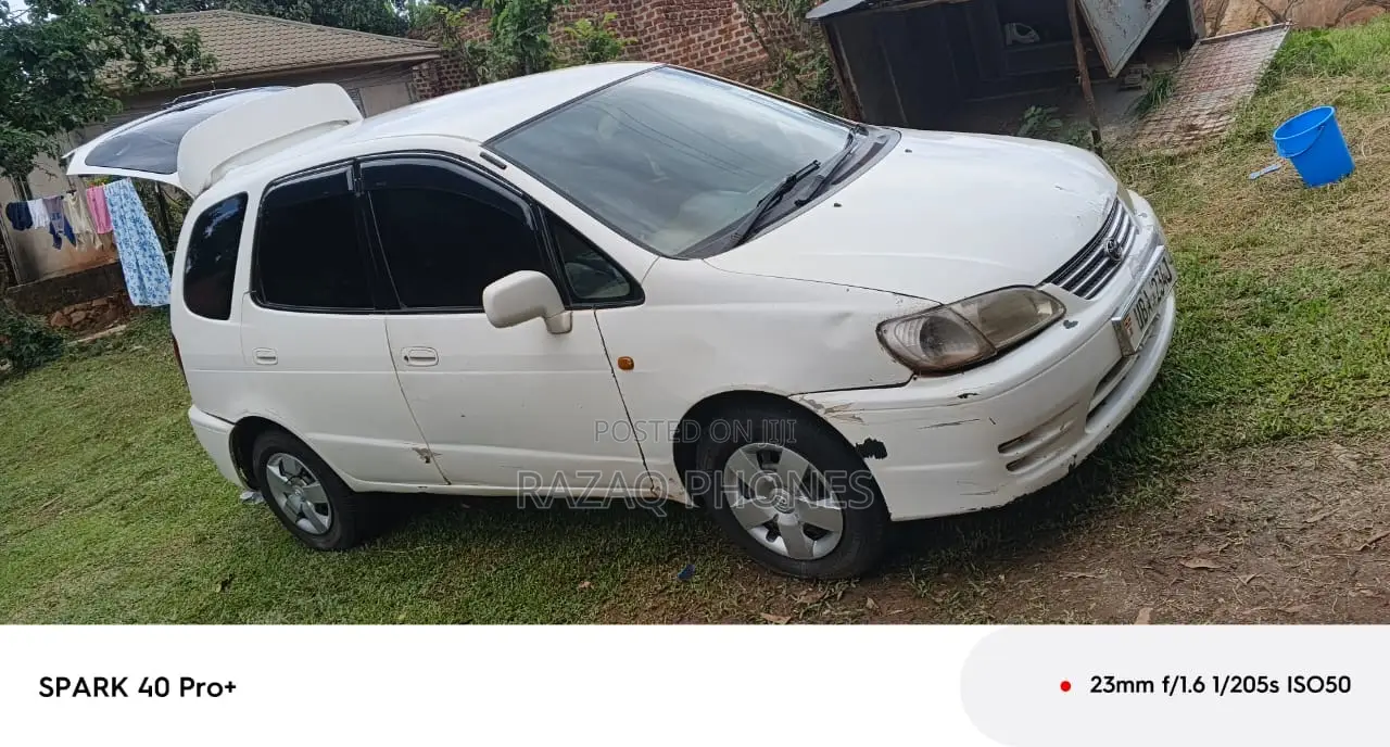 Toyota Corolla Spacio 2000 White