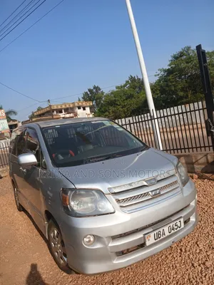 Toyota Noah 2006 Silver