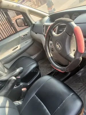 Toyota Noah 2006 Silver