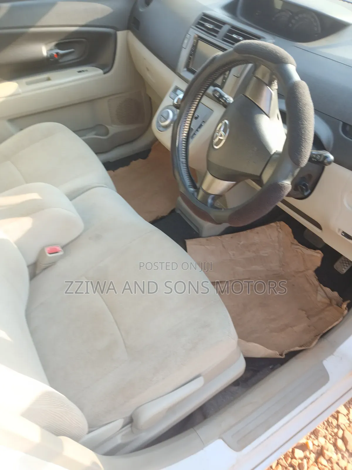 Toyota Passo Sette 2008 White