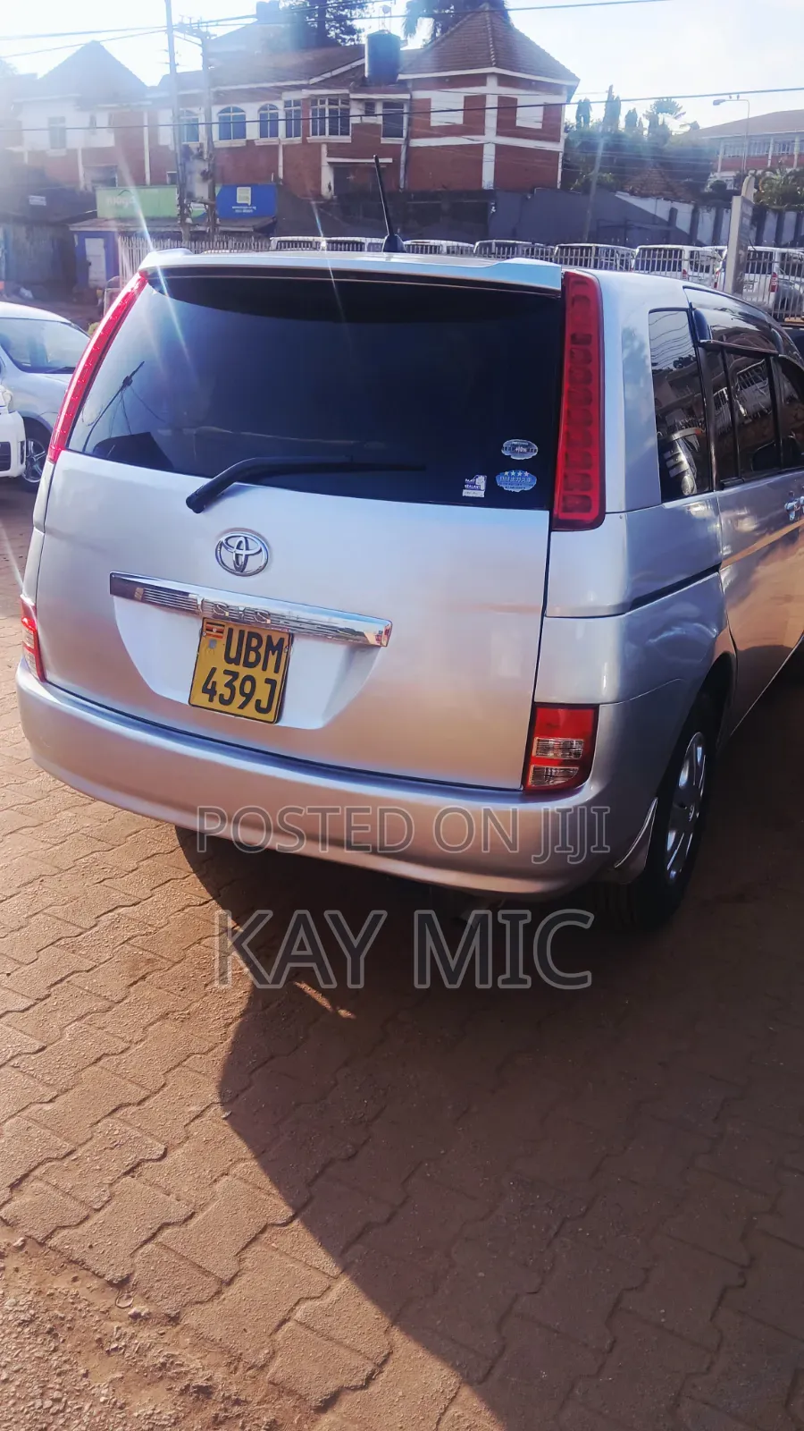 Toyota ISIS 1.8 L 2009 Silver