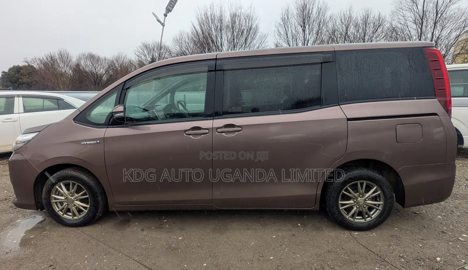 Toyota Noah 1.8 FWD Hybrid (7 seater) 2014 Burgundy