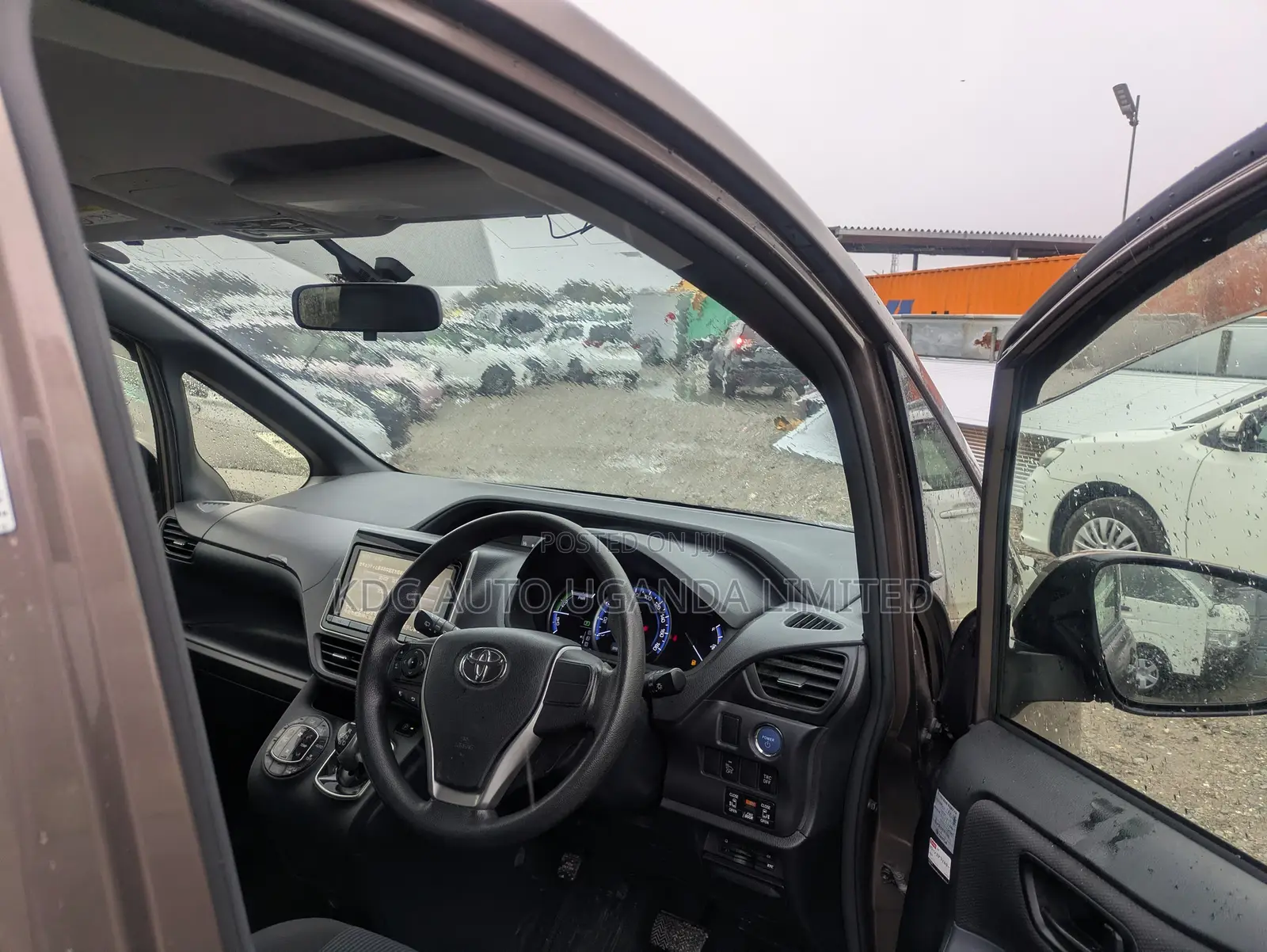 Toyota Noah 1.8 FWD Hybrid (7 seater) 2014 Burgundy