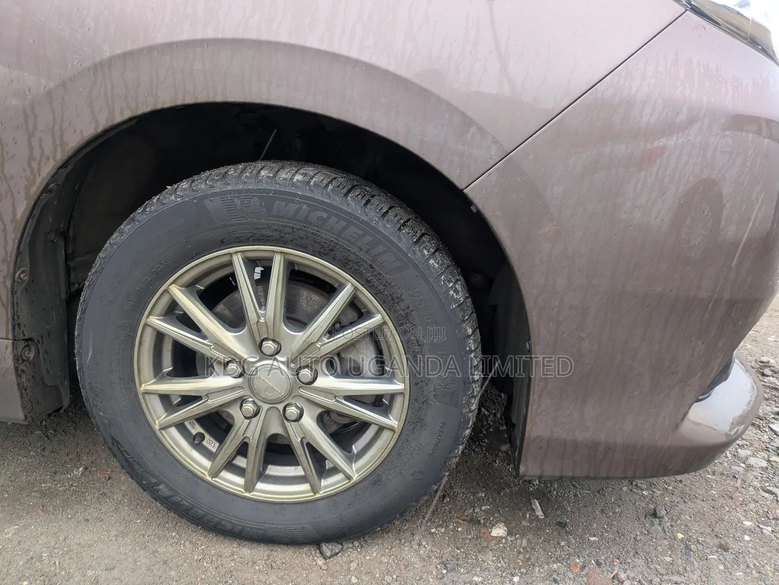 Toyota Noah 1.8 FWD Hybrid (7 seater) 2014 Burgundy