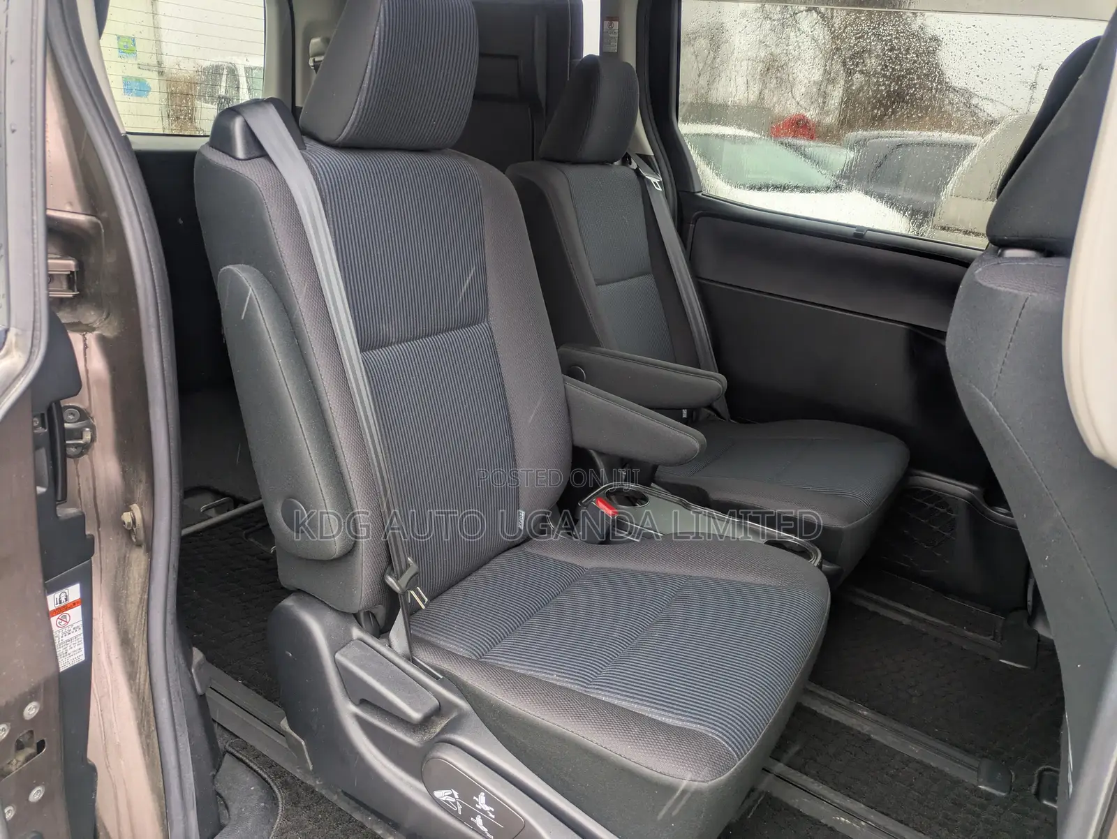 Toyota Noah 1.8 FWD Hybrid (7 seater) 2014 Burgundy