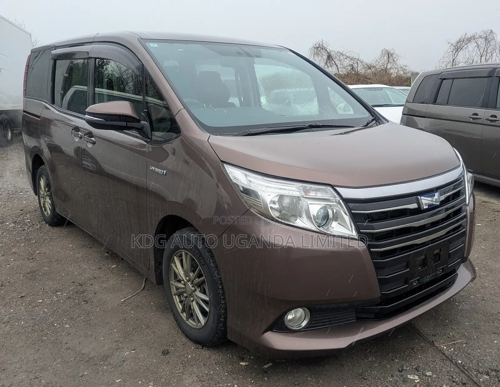 Toyota Noah 1.8 FWD Hybrid (7 seater) 2014 Burgundy