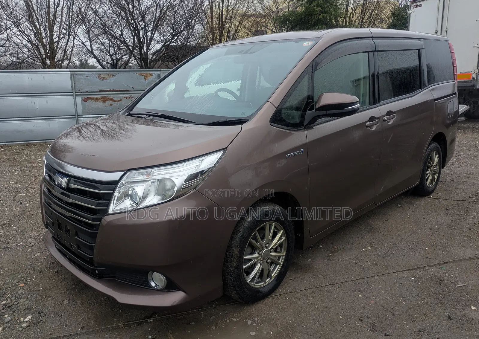 Toyota Noah 1.8 FWD Hybrid (7 seater) 2014 Burgundy