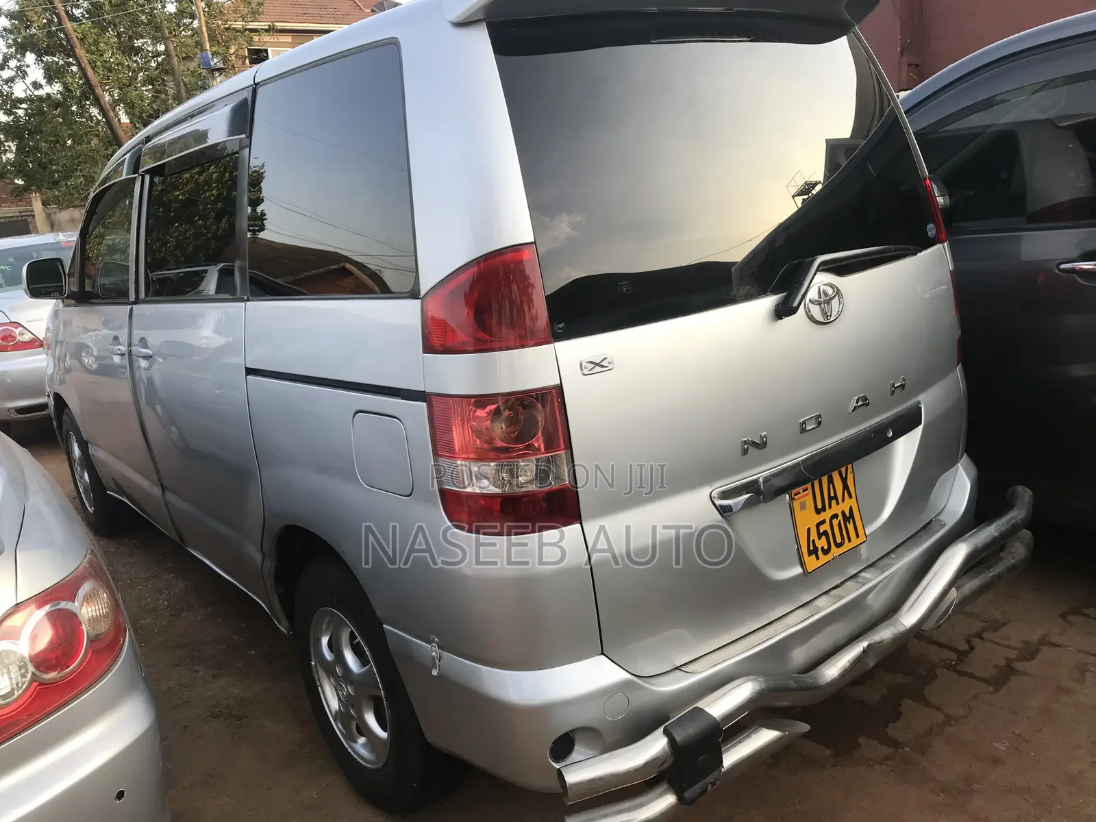 Toyota Noah 2004 Silver