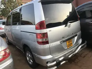 Toyota Noah 2004 Silver
