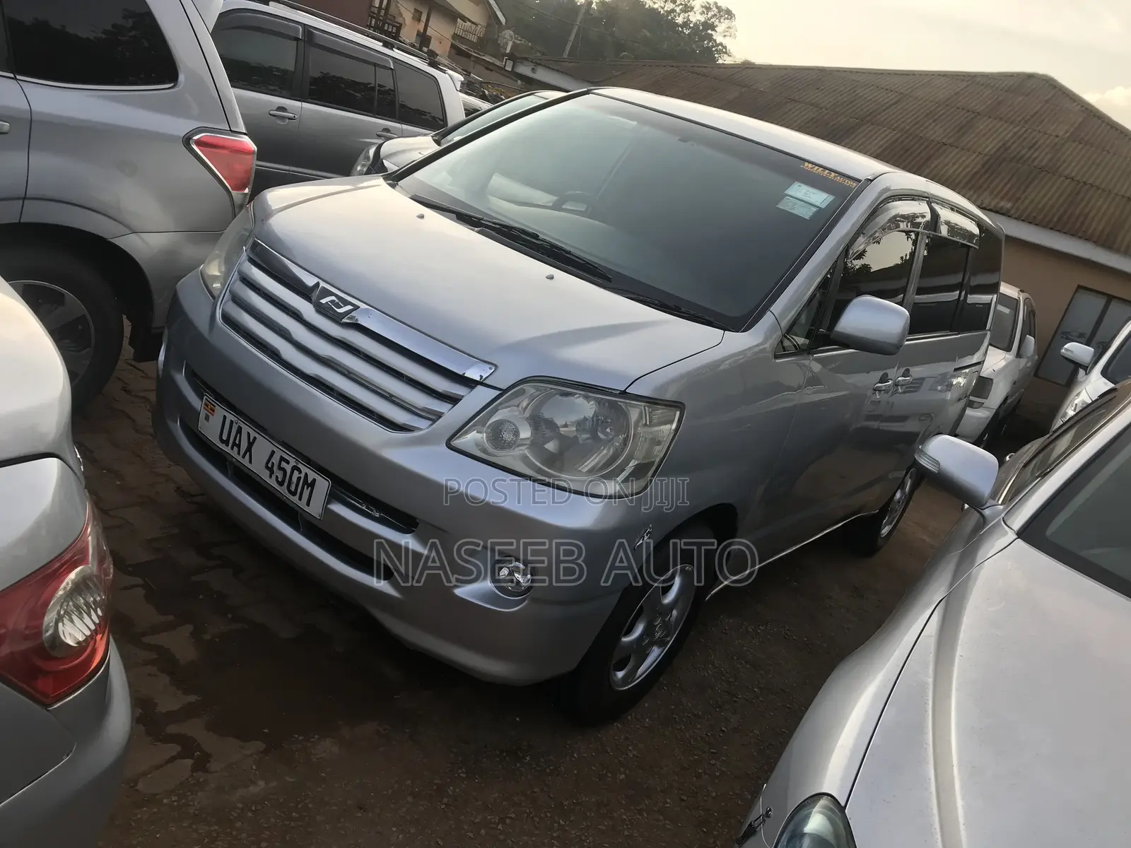 Toyota Noah 2004 Silver