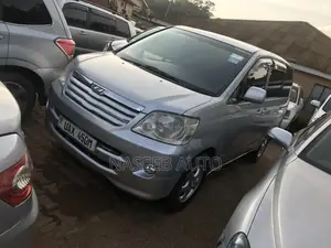 Toyota Noah 2004 Silver