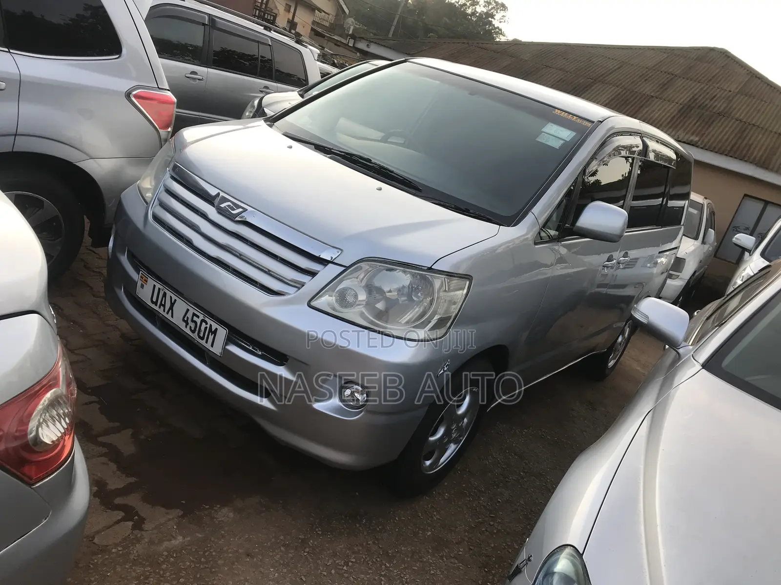 Toyota Noah 2004 Silver
