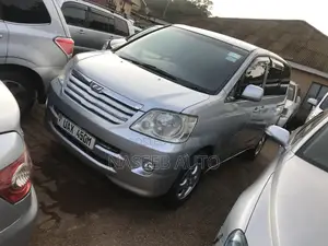 Toyota Noah 2004 Silver