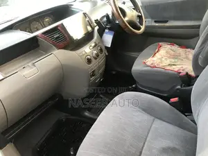 Toyota Noah 2004 Silver